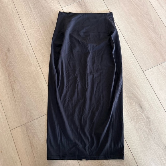 Lululemon Women's Nulu Slim Fit High Rise Black Skirt Size 6 Excellent Condition - Picture 6 of 9